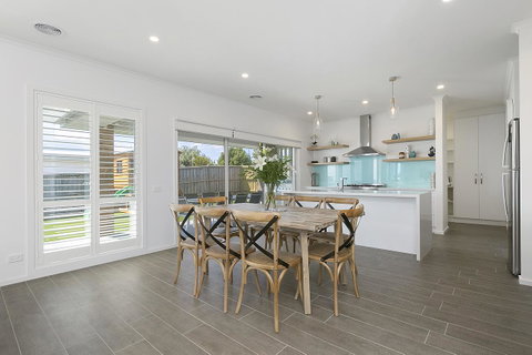 Tidal Changes - Rejuvenate Stays - Accommodation in Brisbane 1