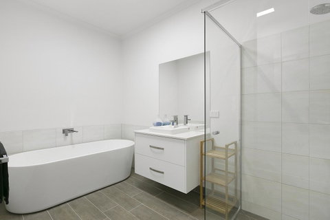 Tidal Changes - Rejuvenate Stays - Accommodation in Brisbane 8
