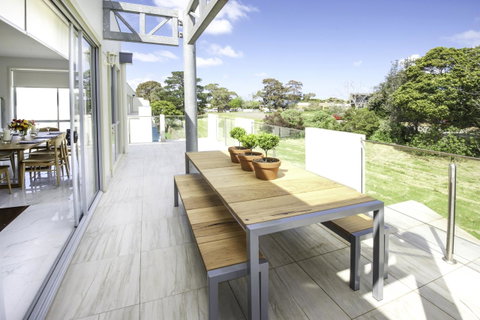 Phillip Island Towers - Accommodation in Brisbane 3