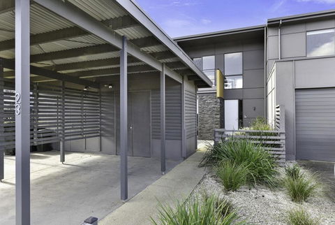 Torquay Golf Retreats - Pool, Beach, Tennis, Golf - Accommodation in Brisbane 4