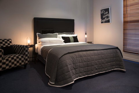 Lake Como Villa - Accommodation in Brisbane 7