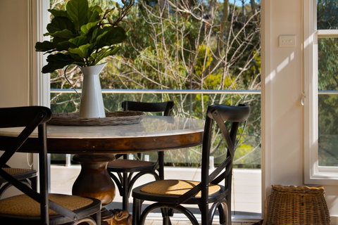Lake Como Villa - Accommodation in Brisbane 5