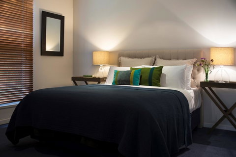 Lake Como Villa - Accommodation in Brisbane 9