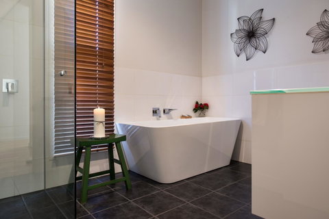 Lake Como Villa - Accommodation in Brisbane 6