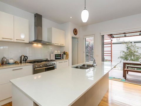 Torquay Timeout - Accommodation in Brisbane 7