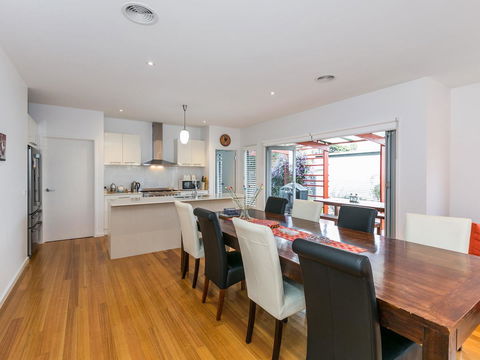 Torquay Timeout - Accommodation in Brisbane 3