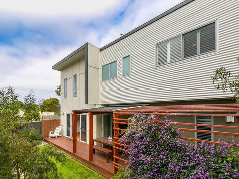 Torquay Timeout - Accommodation in Brisbane 0