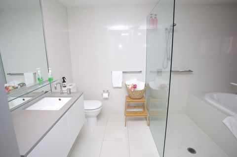 Circle Luxury Holidays - Accommodation in Brisbane 6