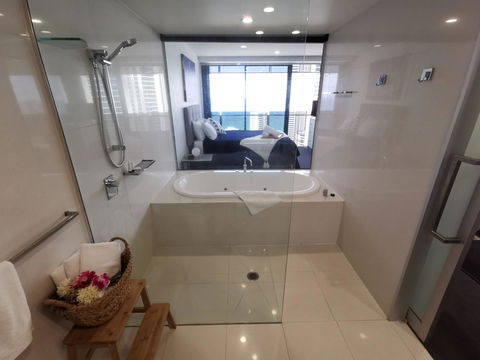 Circle Luxury Holidays - Accommodation in Brisbane 11