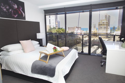 Circle Luxury Holidays - Accommodation in Brisbane 9