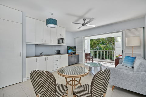 Palm Cove Paradise - Couples Spa Beach Getaway - Accommodation in Brisbane 0