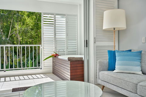 Palm Cove Paradise - Couples Spa Beach Getaway - Accommodation in Brisbane 8