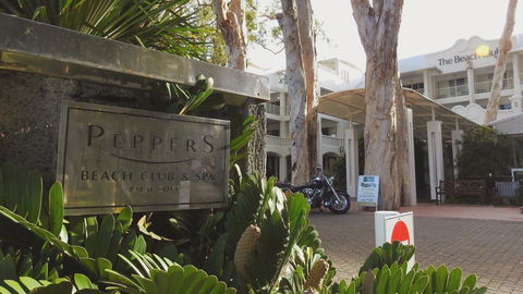 Palm Cove Paradise - Couples Spa Beach Getaway - Accommodation in Brisbane 2