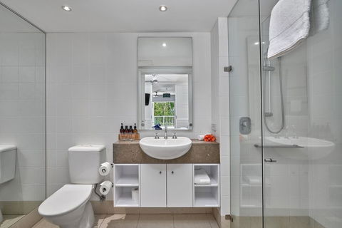 Palm Cove Paradise - Couples Spa Beach Getaway - Accommodation in Brisbane 5