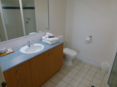Madison Ocean Breeze Apartments - Accommodation in Brisbane 32