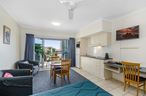 Madison Ocean Breeze Apartments - Accommodation in Brisbane 11