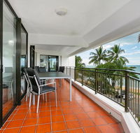 Roydon Beachfront Apartments - Accommodation in Brisbane