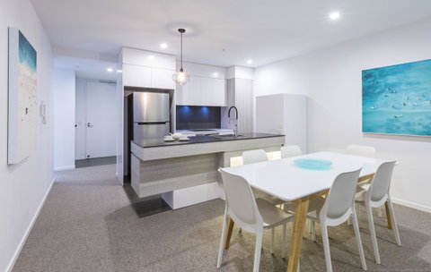 Boardwalk Burleigh Beach - Official - Accommodation in Brisbane 29