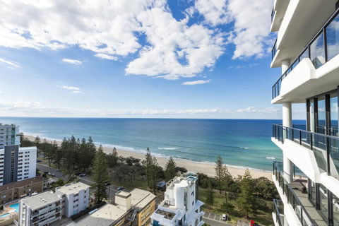 Boardwalk Burleigh Beach - Official - Accommodation in Brisbane 27