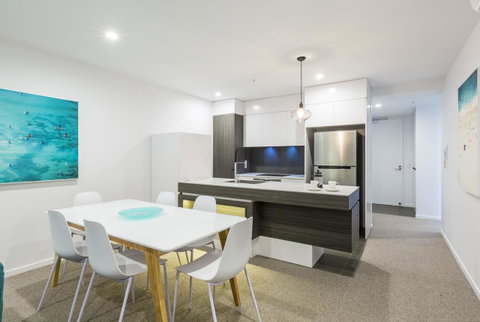 Boardwalk Burleigh Beach - Official - Accommodation in Brisbane 8