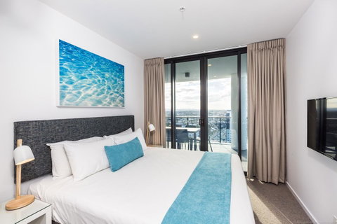 Boardwalk Burleigh Beach - Official - Accommodation in Brisbane 13