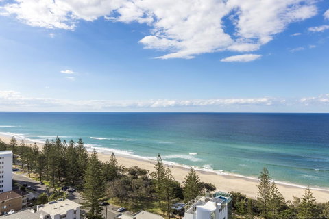 Boardwalk Burleigh Beach - Official - Accommodation in Brisbane 14