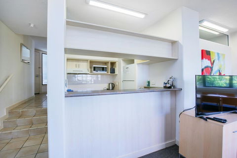 Tiki Hotel Apartments Surfers Paradise - Accommodation in Brisbane 9