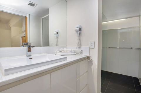 Tiki Hotel Apartments Surfers Paradise - Accommodation in Brisbane 5