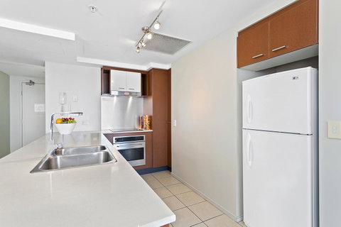 Beach Stay - Ocean & Riverview Resort Chevron Renaissance Central Surfers Paradise - Accommodation in Brisbane 5