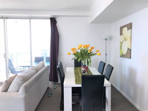 Beach Stay - Ocean & Riverview Resort Chevron Renaissance Central Surfers Paradise - Accommodation in Brisbane 4