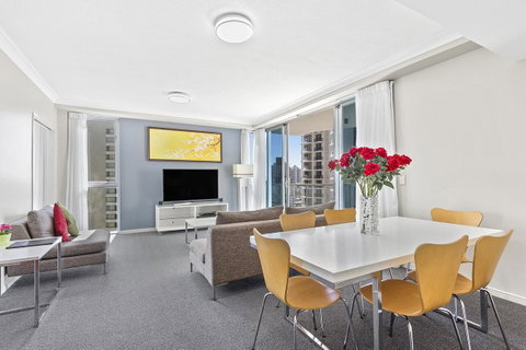 Beach Stay - Ocean & Riverview Resort Chevron Renaissance Central Surfers Paradise - Accommodation in Brisbane 10