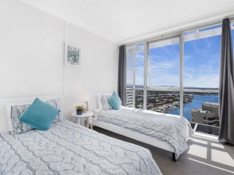 Beach Stay - Ocean & Riverview Resort Chevron Renaissance Central Surfers Paradise - Accommodation in Brisbane 2
