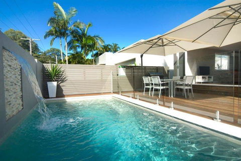 Beach House On Tradewinds Avenue - Accommodation in Brisbane 0