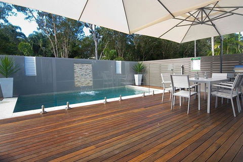 Beach House On Tradewinds Avenue - Accommodation in Brisbane 11