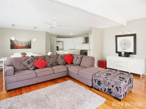 Beach House On Tradewinds Avenue - Accommodation in Brisbane 3