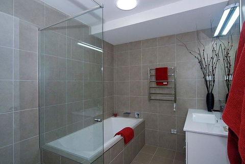 Beach House On Tradewinds Avenue - Accommodation in Brisbane 9