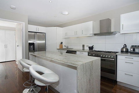 Beach House On Tradewinds Avenue - Accommodation in Brisbane 4