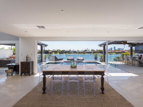 Rumrunner Resort - Accommodation in Brisbane 1
