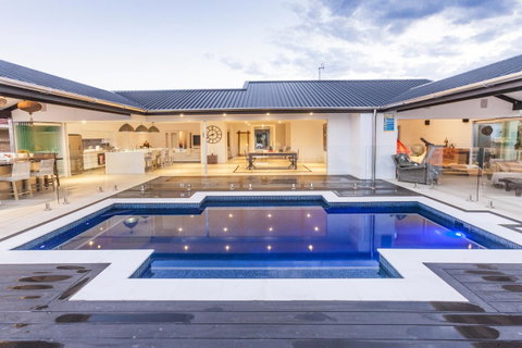 Rumrunner Resort - Accommodation in Brisbane 3