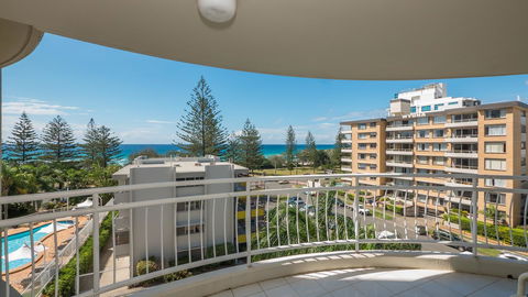 2nd Avenue Beachside Apartments - Accommodation in Brisbane 11