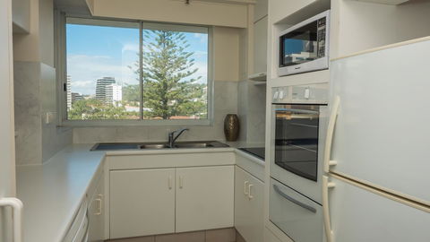 2nd Avenue Beachside Apartments - Accommodation in Brisbane 10