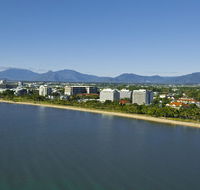 Holiday Inn Cairns Harbourside - Accommodation in Brisbane