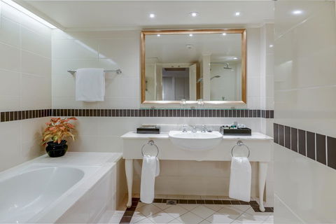 InterContinental Sanctuary Cove Resort, An IHG Hotel - Accommodation in Brisbane 5