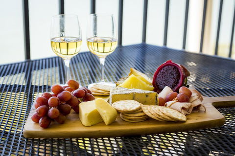 Amaroo At Trinity - Accommodation in Brisbane 8