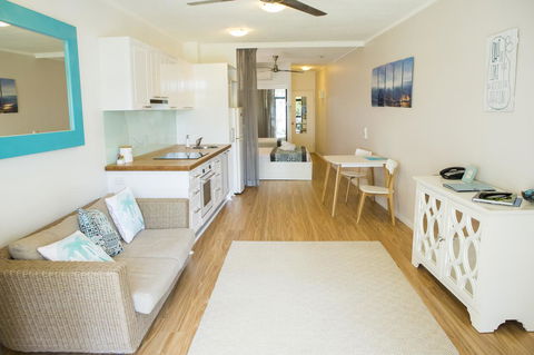 Amaroo At Trinity - Accommodation in Brisbane 23