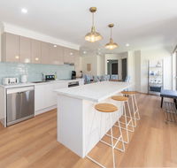 Waterfront Theme Park Getaway - Accommodation in Brisbane