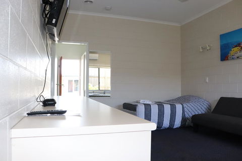 YAL Cairns - A Motel That Makes A Difference - Accommodation in Brisbane 8