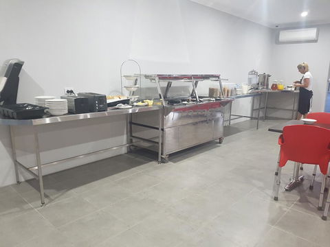 YAL Cairns - A Motel That Makes A Difference - Accommodation in Brisbane 11