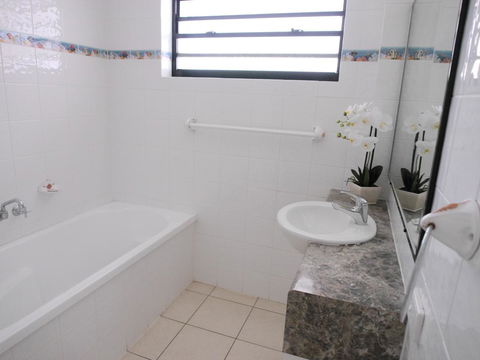 Cylinder Beach Mooloomba Unit 3 - Accommodation in Brisbane 10