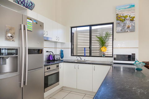 Cylinder Beach Mooloomba Unit 3 - Accommodation in Brisbane 6